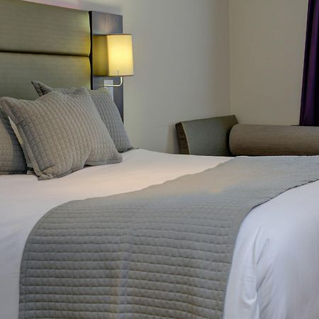 Premier Inn Huddersfield West Экстерьер фото