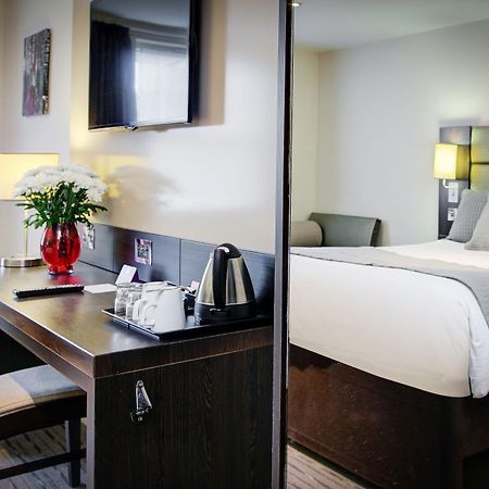 Premier Inn Huddersfield West Экстерьер фото