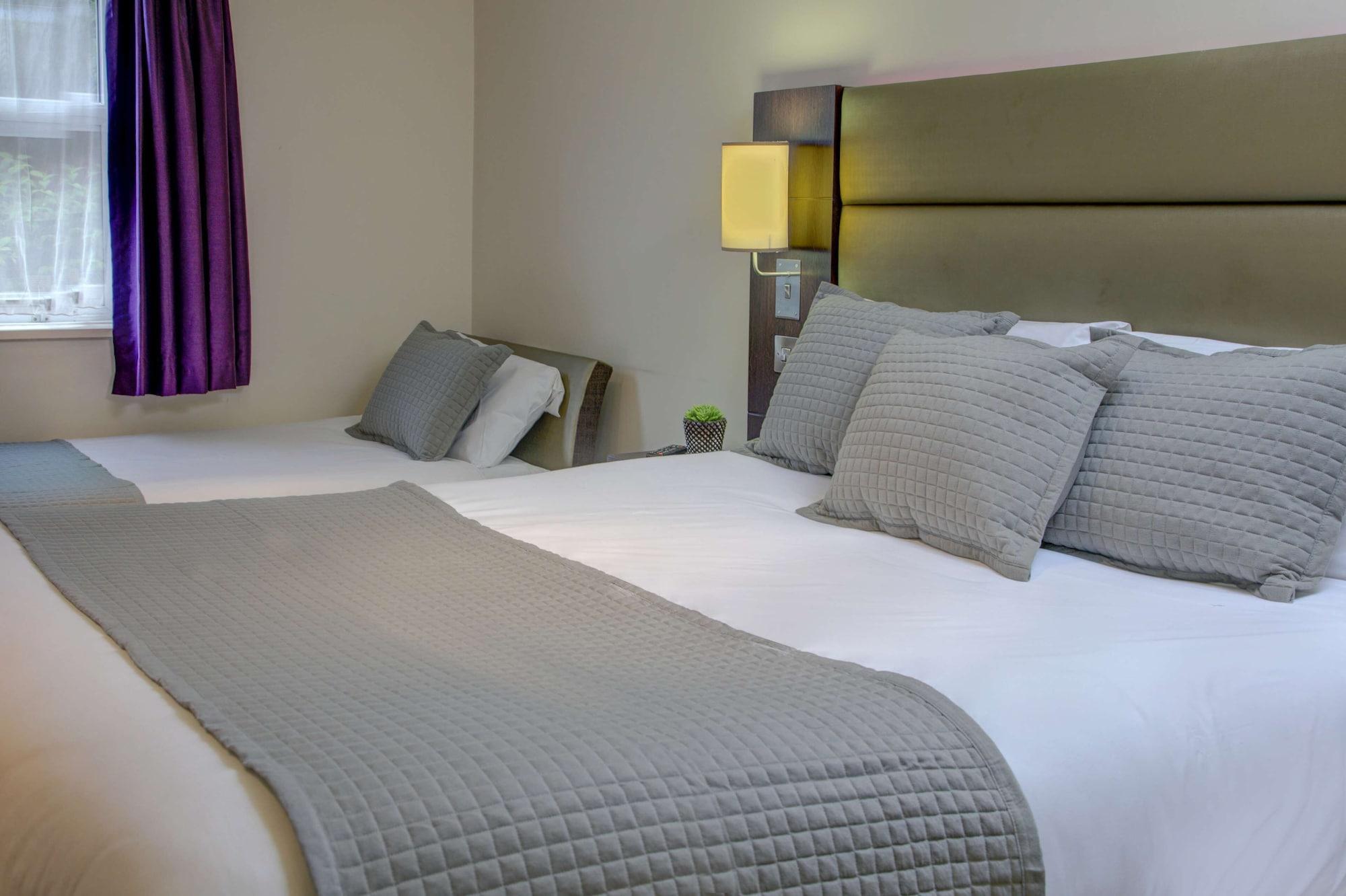 Premier Inn Huddersfield West Экстерьер фото