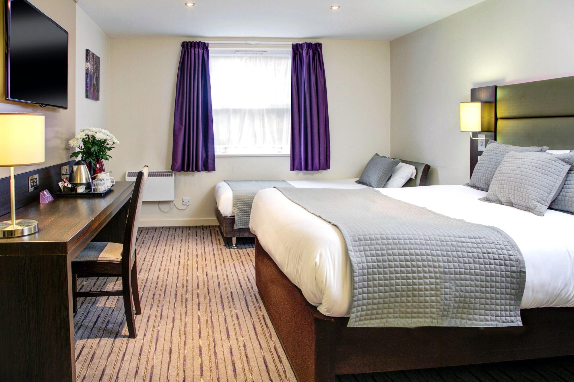 Premier Inn Huddersfield West Экстерьер фото