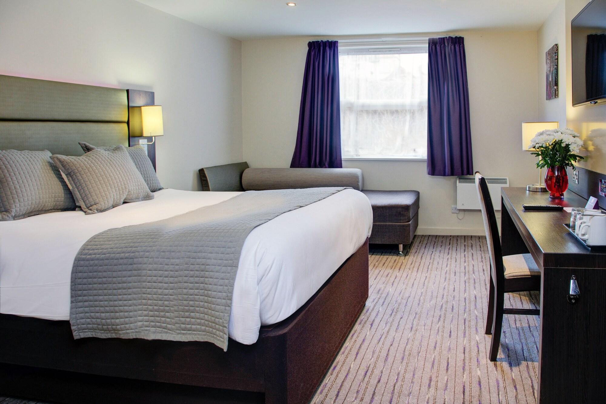 Premier Inn Huddersfield West Экстерьер фото