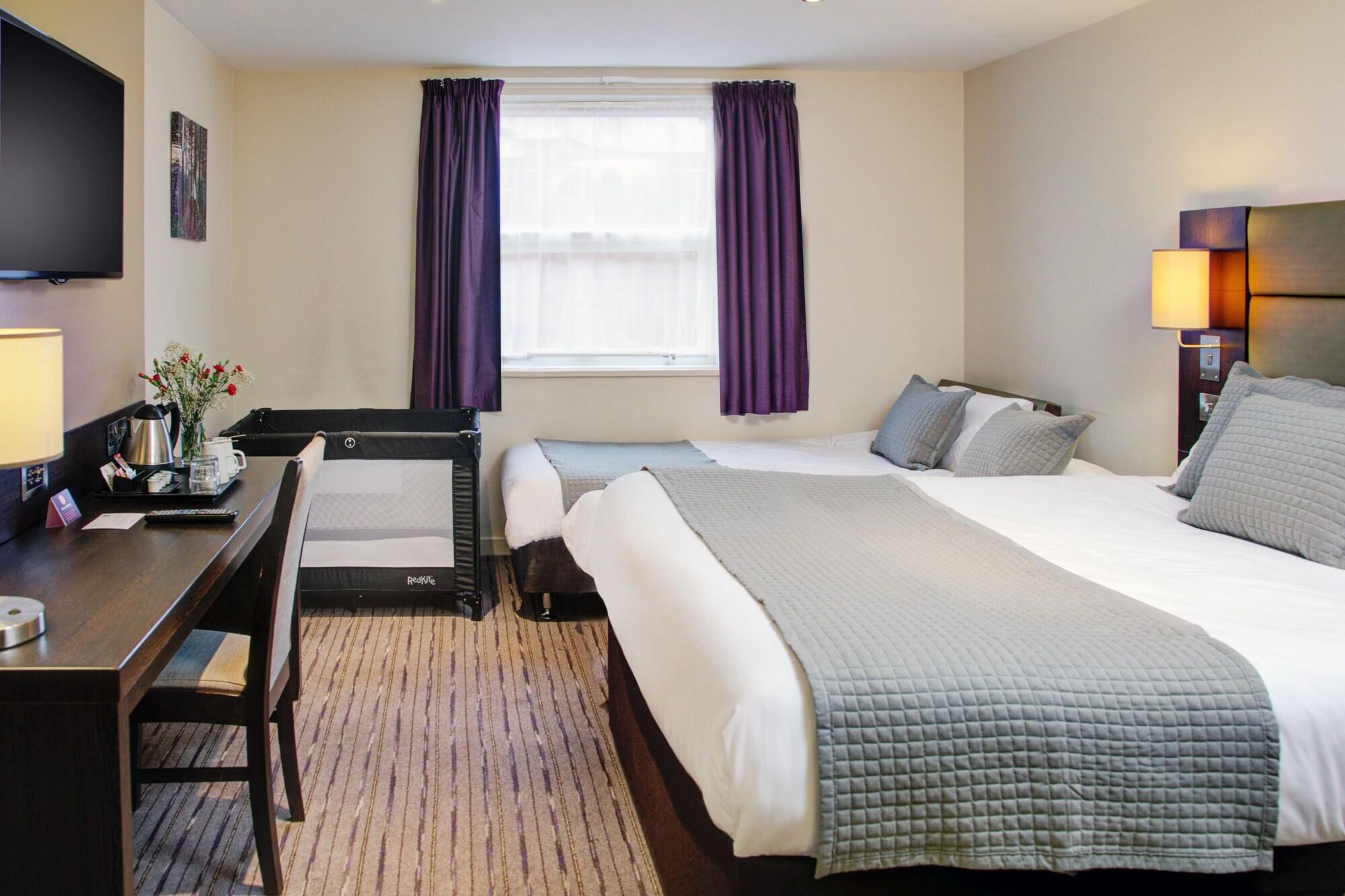 Premier Inn Huddersfield West Экстерьер фото