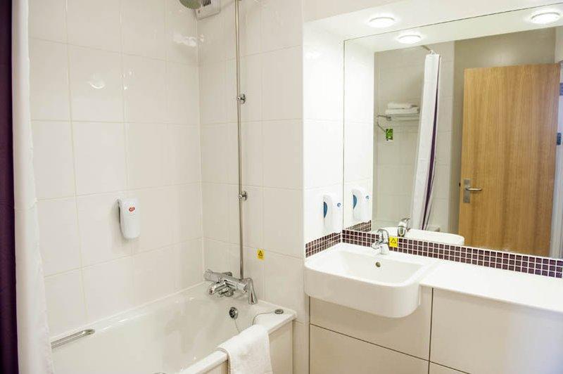 Premier Inn Huddersfield West Экстерьер фото