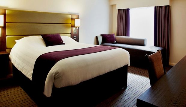 Premier Inn Huddersfield West Экстерьер фото